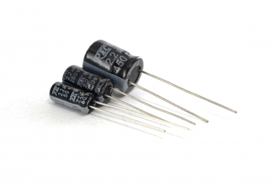 Cap. Electrolitico 2.2Uf 50V
