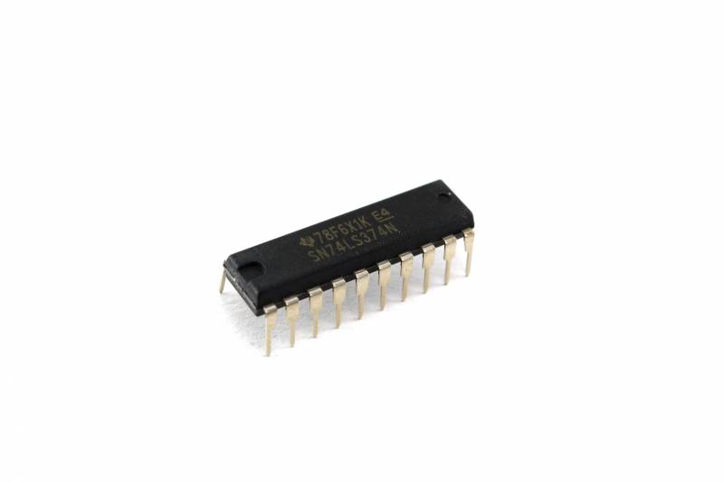 74Ls374